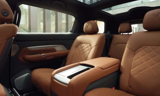 cửa sổ trời và ghế trưởng vip vinfast vf9