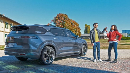 đuôi xe vinfast vf9