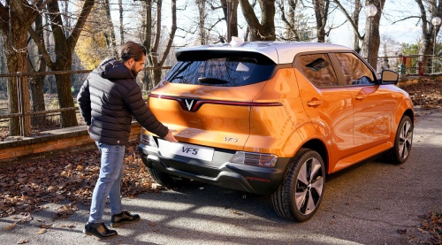 vinfast vf5 đuôi xe