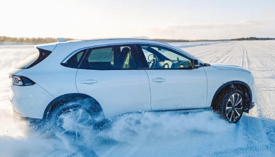 vinfast vf8 lăn bánh