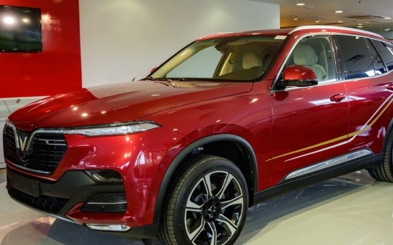 vinfast lux sa đỏ